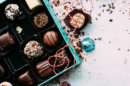 クリスマスプレゼントに人気のチョコレート10選!高級ショコラからお手頃なものまで