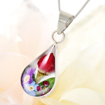 摘みたて小花のアクセサリー