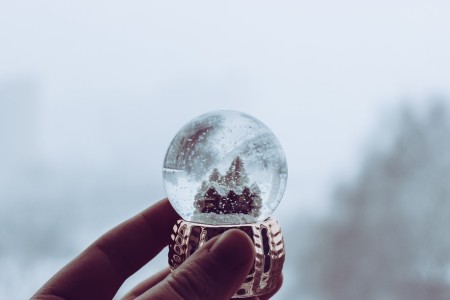 クリスマスにスノードームのプレゼントがおすすめ?手作りスノードームの作り方