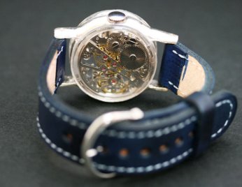手巻きの腕時計CraftistSilver